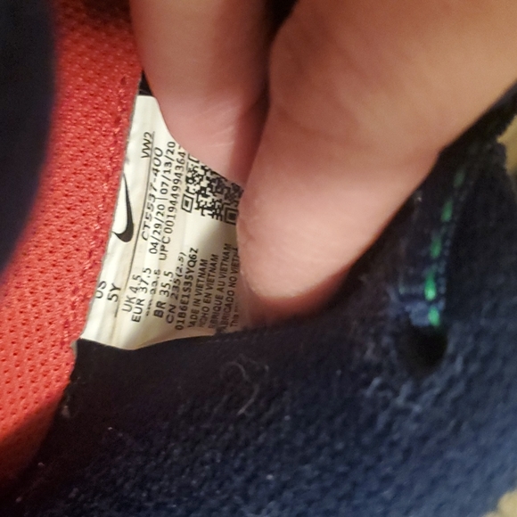 Boys Nike Sneakers - Picture 3 of 4